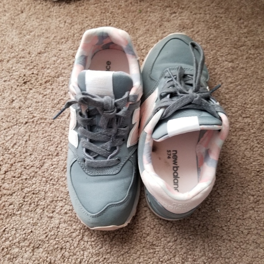 New Balance girls two toned sneakers